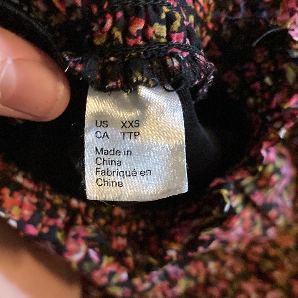 Floral dress with turtle neck. - Picture 5 of 5